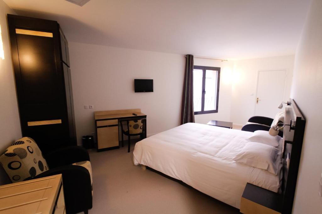 Logis Hotel Restaurant Auberge De La Xaintrie Saint-Privat  Rum bild